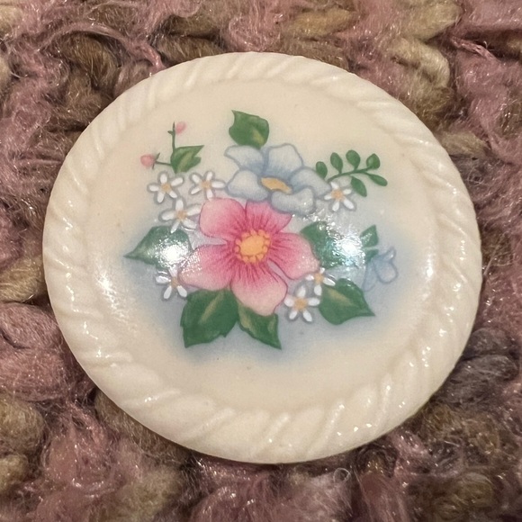 Avon Jewelry - Vintage Avon “Spring Bouquet” Porcelain brooch/Pin, White Lapel Floral Brooch